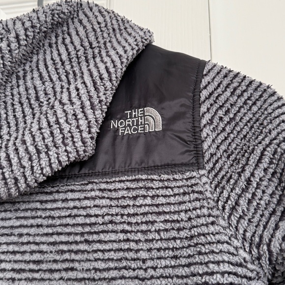 The North Face Striped Gray and Black Jacket w/ hood size M (10-12) - Picture 4 of 7
